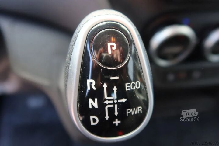 Iveco Daily 35C16 HI Matic çift kabin açık 7 kişilik versiyon. Arka aksta çift tekerlek. 3.0 L. Iveco Daily 35C16 HI Matic Dubbele cabine open 7 pers...