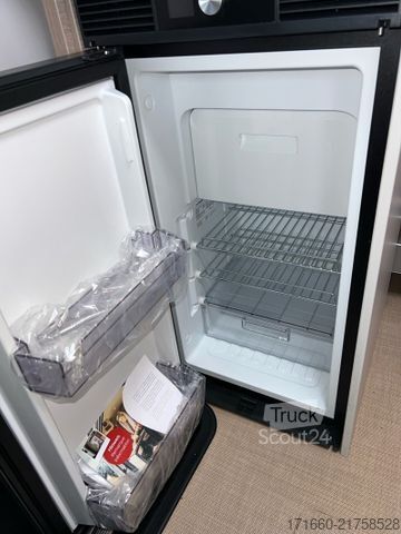 Kastenwagen Wohnmobil / Campervan BÜRSTNER Lineo C 550 Gästebett