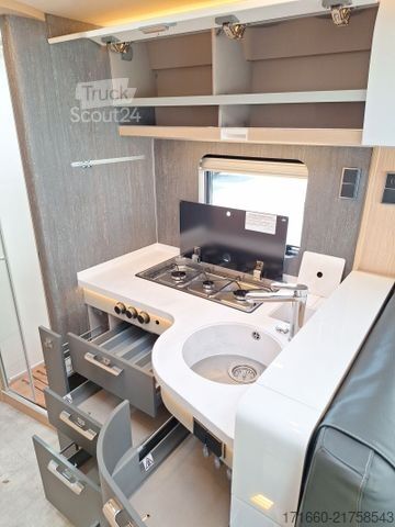 Інтегрований автокемпер HYMER/ERIBA B-Klasse ML I BlackLine 780 HUBSTÜTZEN+Autarkie