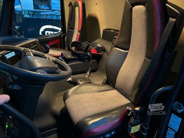 Camion cu platformă VOLVO FMX 420 8x4 Montagekran 29m + JIB+Seilwinde