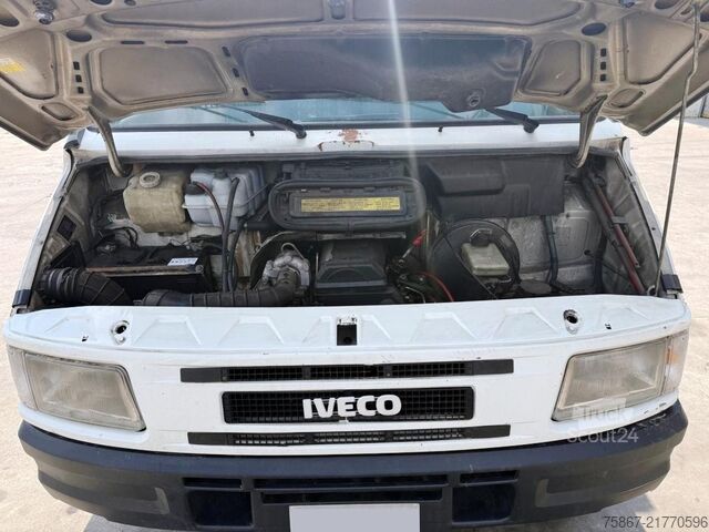 Camión de plataforma IVECO TURBO DAILY 35-10