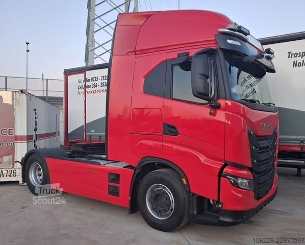 Vakio vetoauto Iveco S-WAY
