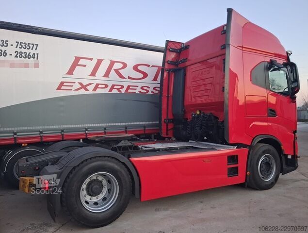 Vakio vetoauto Iveco S-WAY