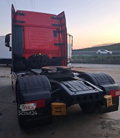 Vakio vetoauto Iveco S-WAY