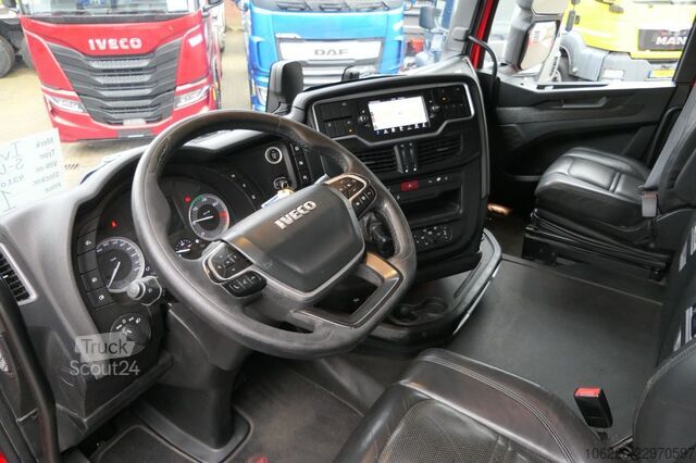 Vakio vetoauto Iveco S-WAY