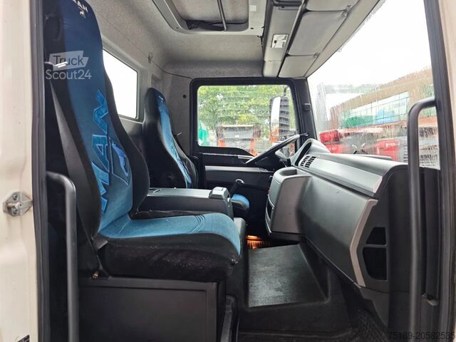 Piattaforma di sollevamento Palfinger P300 KS MAN TGL 8.180 4x2