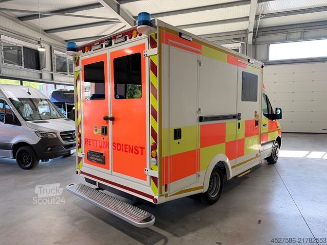 Požiarnické auto MERCEDES-BENZ Sprinter III 516 RTW/KTW KOFFER*RETTUNGSFAHRZEUG
