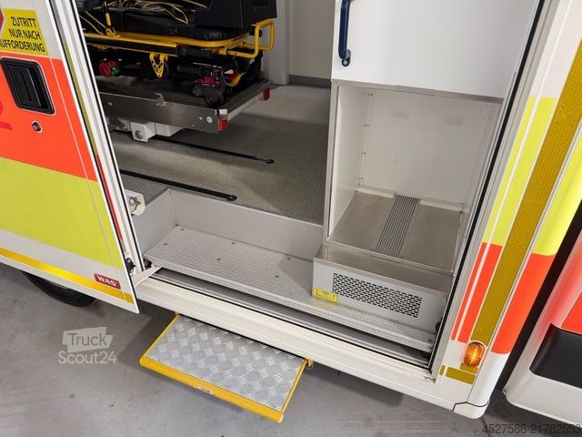 Požiarnické auto MERCEDES-BENZ Sprinter III 516 RTW/KTW KOFFER*RETTUNGSFAHRZEUG