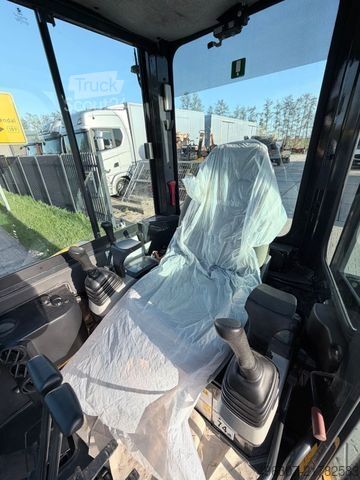 Mini excavator KOMATSU PC26 MR-3 + Löffel Packet  / TOP