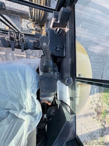 Mini-pelle KOMATSU PC26 MR-3 + Löffel Packet / TOP