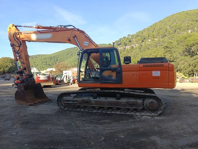 Graafmachine op rupsbanden Doosan DX300LC