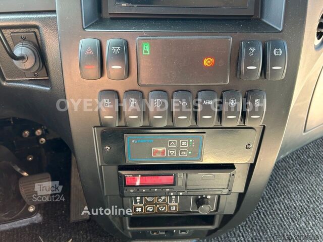 Autocarro interurbano ISUZU NOVO