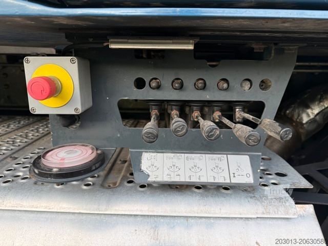 Betonpumpebil MERCEDES-BENZ AROCS 3251 8x4 Putzmeister BSF 46-5.16 HLS