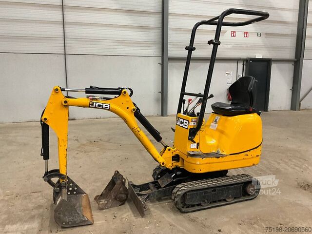 حفارة صغيرة JCB 8008