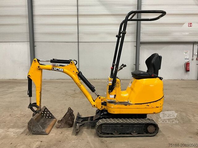 حفارة صغيرة JCB 8008