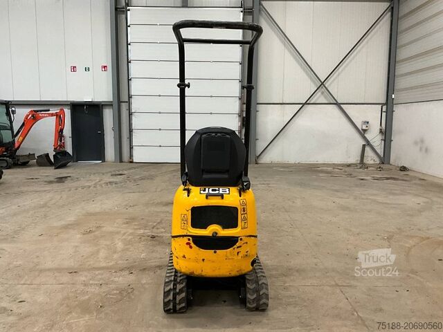 حفارة صغيرة JCB 8008