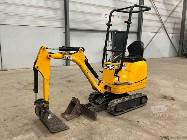 حفارة صغيرة JCB 8008