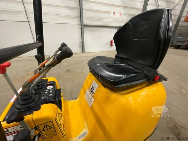 حفارة صغيرة JCB 8008