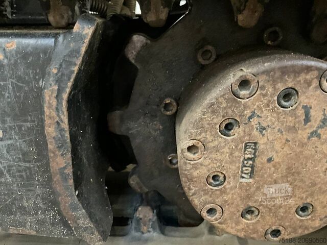 حفارة صغيرة JCB 8008