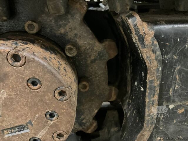 حفارة صغيرة JCB 8008