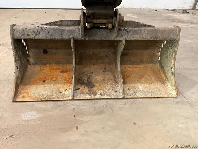 الحفارة الزاحفة Kobelco SK 140 SRLC-5