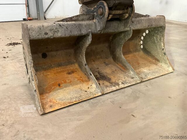 الحفارة الزاحفة Kobelco SK 140 SRLC-5