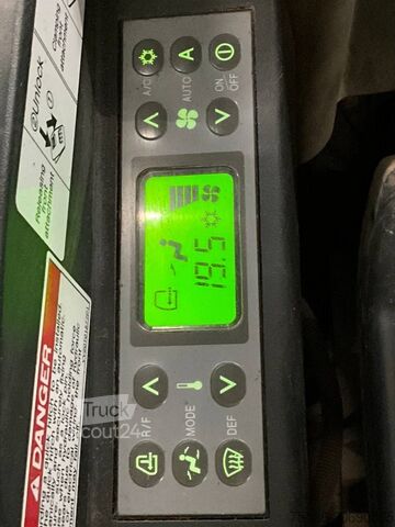 الحفارة الزاحفة Kobelco SK 140 SRLC-5