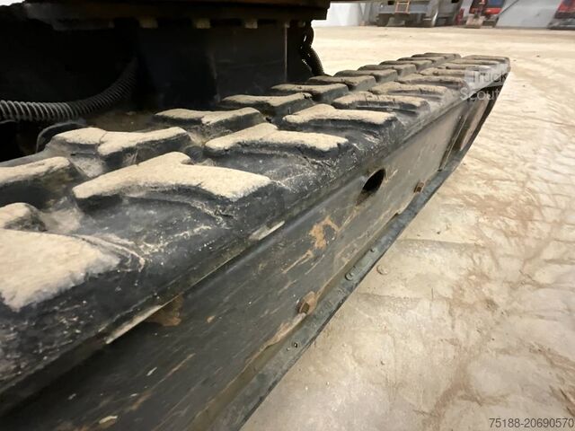 حفارة صغيرة JCB 8008