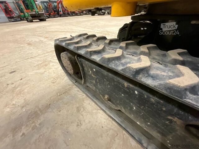 حفارة صغيرة JCB 8008