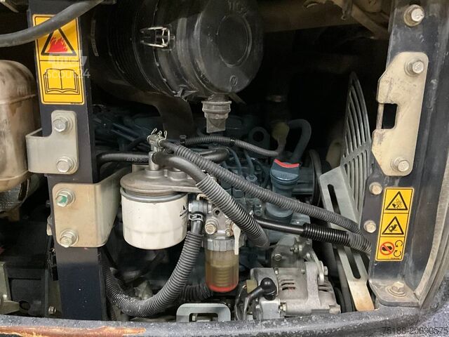 حفارة صغيرة Kubota KX 027-4