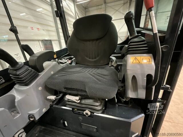 حفارة صغيرة Kubota KX 027-4 HI