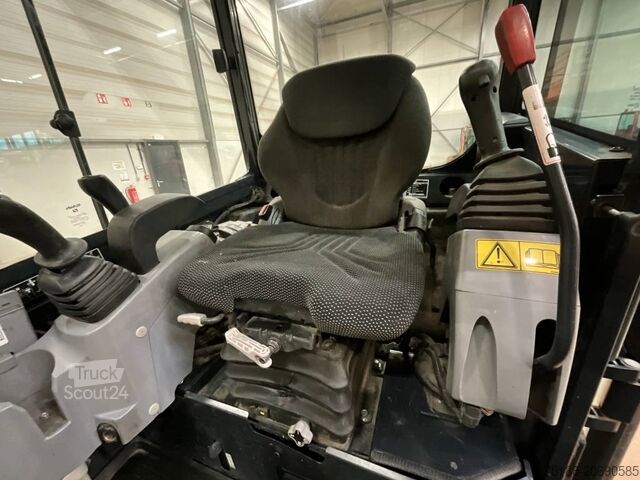 حفارة صغيرة Kubota KX 027-4 HI