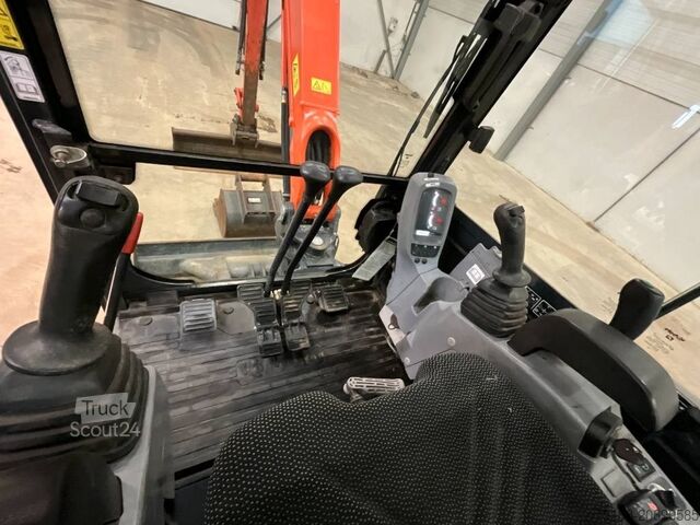 حفارة صغيرة Kubota KX 027-4 HI