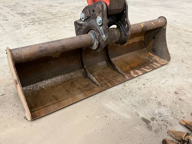 حفارة صغيرة Kubota U 27-4