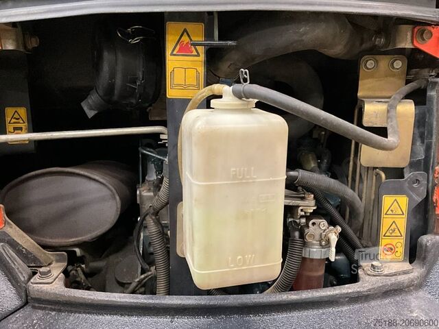 حفارة صغيرة Kubota U 27-4