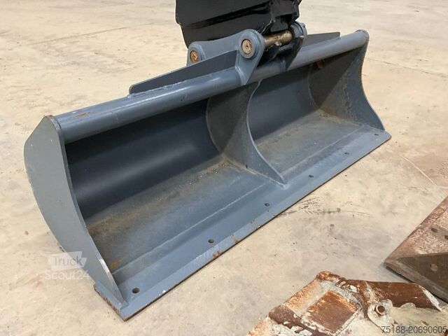 حفارة صغيرة Kubota U 56-5