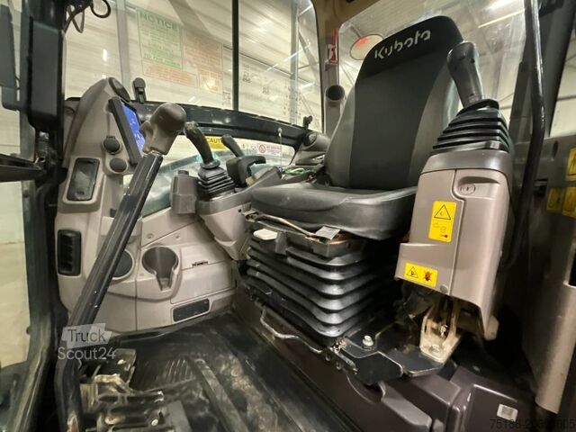 حفارة صغيرة Kubota U 56-5