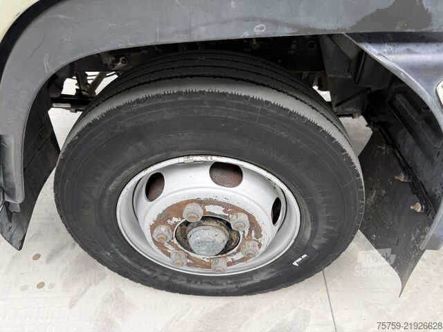 Camión volquete Isuzu F11.210 Kipper 4.30m Euro4