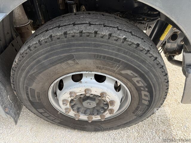 Camión volquete Iveco Trakker 380T45 Kipper + Kran CORMACH 6x4