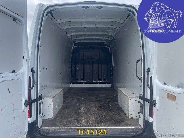 Fourgon tôlé Renault Master 150.35
