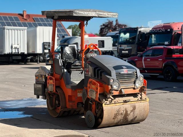 Enkeltrommelvals HAMM HD12 VV Tandemwalze mit Streuer