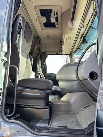 Брезент DAF XF 106.440 DAF XF 106 440 BL 4x2 *SpaceCab *Pri...