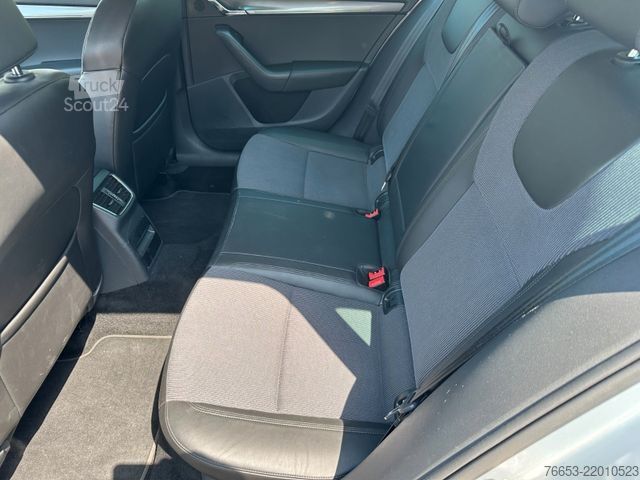 Мікроавтобус SKODA Octavia Combi 110kw DSG * LED * Teillder * Navi
