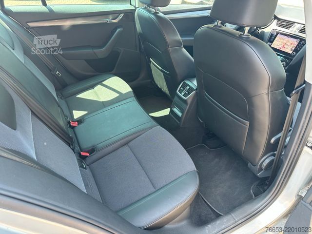 Мікроавтобус SKODA Octavia Combi 110kw DSG * LED * Teillder * Navi