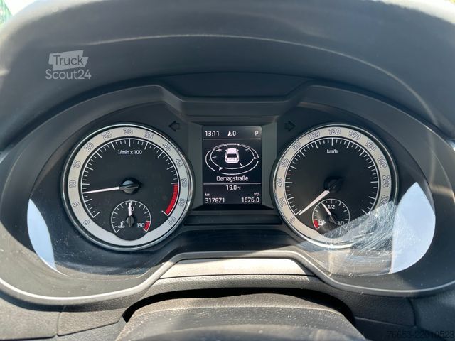 Мікроавтобус SKODA Octavia Combi 110kw DSG * LED * Teillder * Navi