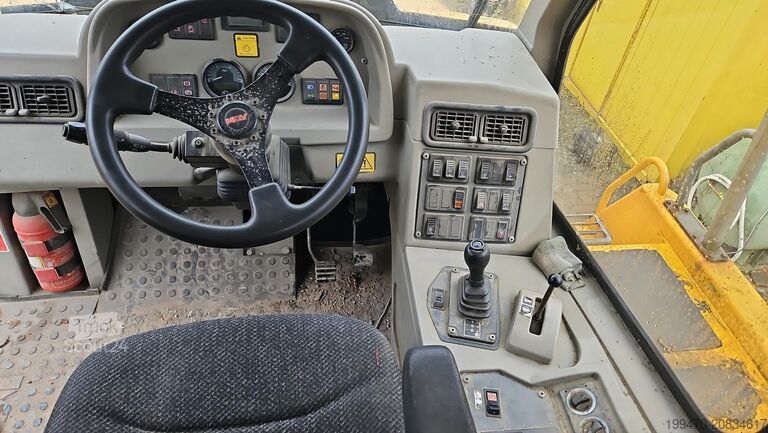 Nivelkippiauto Moxy MT 41