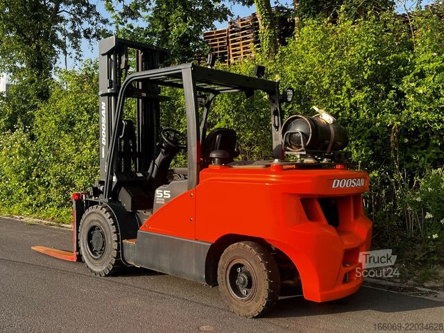 šakinis krautuvas Doosan G55C-7
