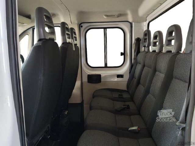 Ciężarówka z płaską platformą Fiat Fiat Ducato doppia cabina con cassone fisso e gru