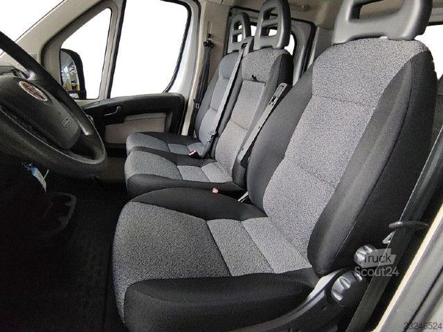 Ciężarówka z płaską platformą Fiat Fiat Ducato doppia cabina con cassone fisso e gru