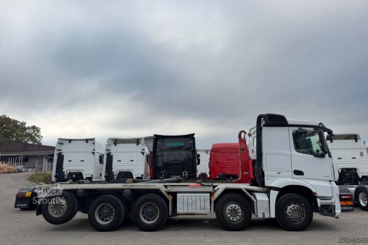 Kroghejselastbil MERCEDES-BENZ Arocs 4451 10x4 Moser